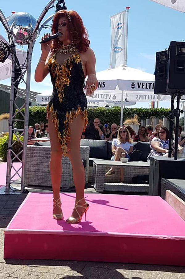 Hosting Victoria miss travestie gelderland